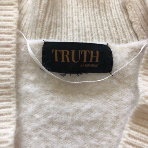 Cozy White Cardigan Sweater - Picture 4 of 8